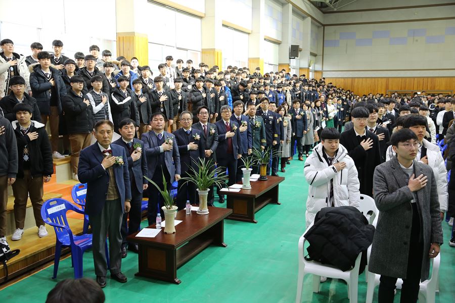 합포고등학교 다목적강당 흡음공사 - 경상남도 창원시 : 늘푸른보드 상세페이지 사진/동영상갤러리 > 동문갤러리 > 제38회 창원고등학교 졸업식” style=”width:100%” title=”사진/동영상갤러리 > 동문갤러리 > 제38회 창원고등학교 졸업식” loading=”lazy”><figcaption>사진/동영상갤러리 > 동문갤러리 > 제38회 창원고등학교 졸업식</figcaption></figure>
<figure><img decoding=